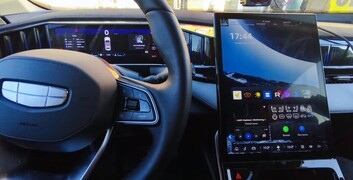 Установка голосового, навигации и приложений на Geely Atlas New в Орске